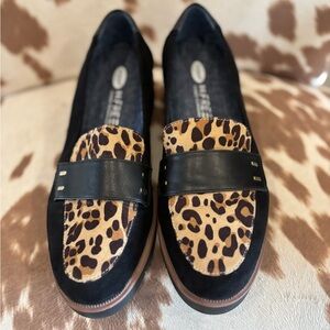 Dr. Scholl's Black and Brown Loafers with Classic Design